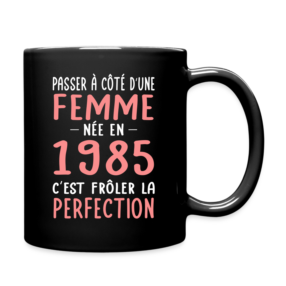 Mug uni - Anniversaire 40 Ans - Née en 1985 - Frôler la perfection - noir