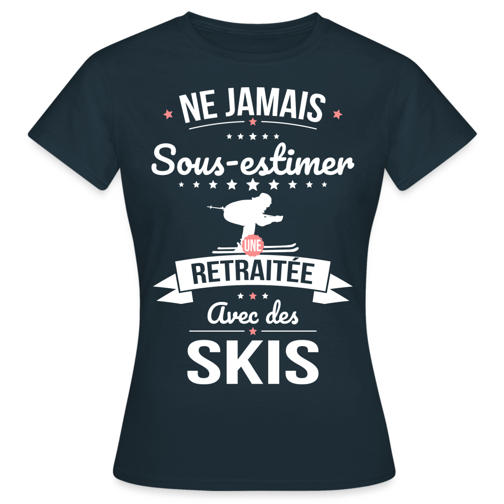 T-shirt Femme - Ne jamais sous-estimer une retraitée avec des skis - marine