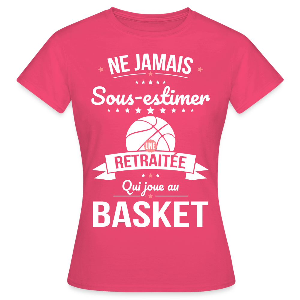 T-shirt Femme - Ne jamais sous-estimer une retraitée qui joue au basket - rose azalée