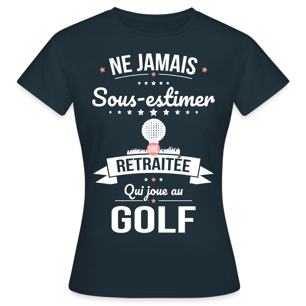 T-shirt Femme - Ne jamais sous-estimer une retraitée qui joue au golf - marine