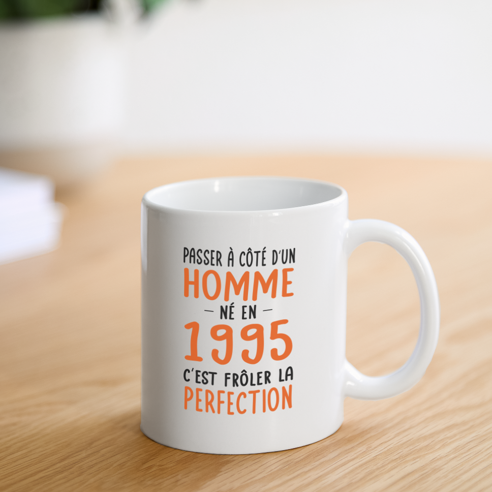 Mug blanc - Anniversaire 30 Ans - Né en 1995 - Frôler la perfection - blanc