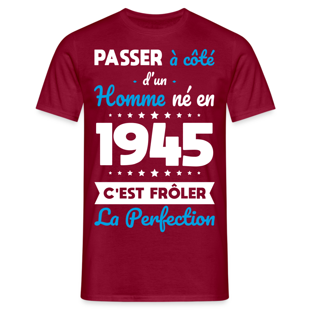 T-shirt Homme - Anniversaire 80 Ans - Né en 1945 - Frôler la perfection. - rouge brique