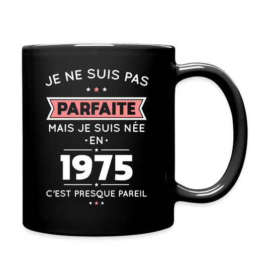 Mug uni - Anniversaire 50 Ans - Pas parfaite mais née en 1975 - noir