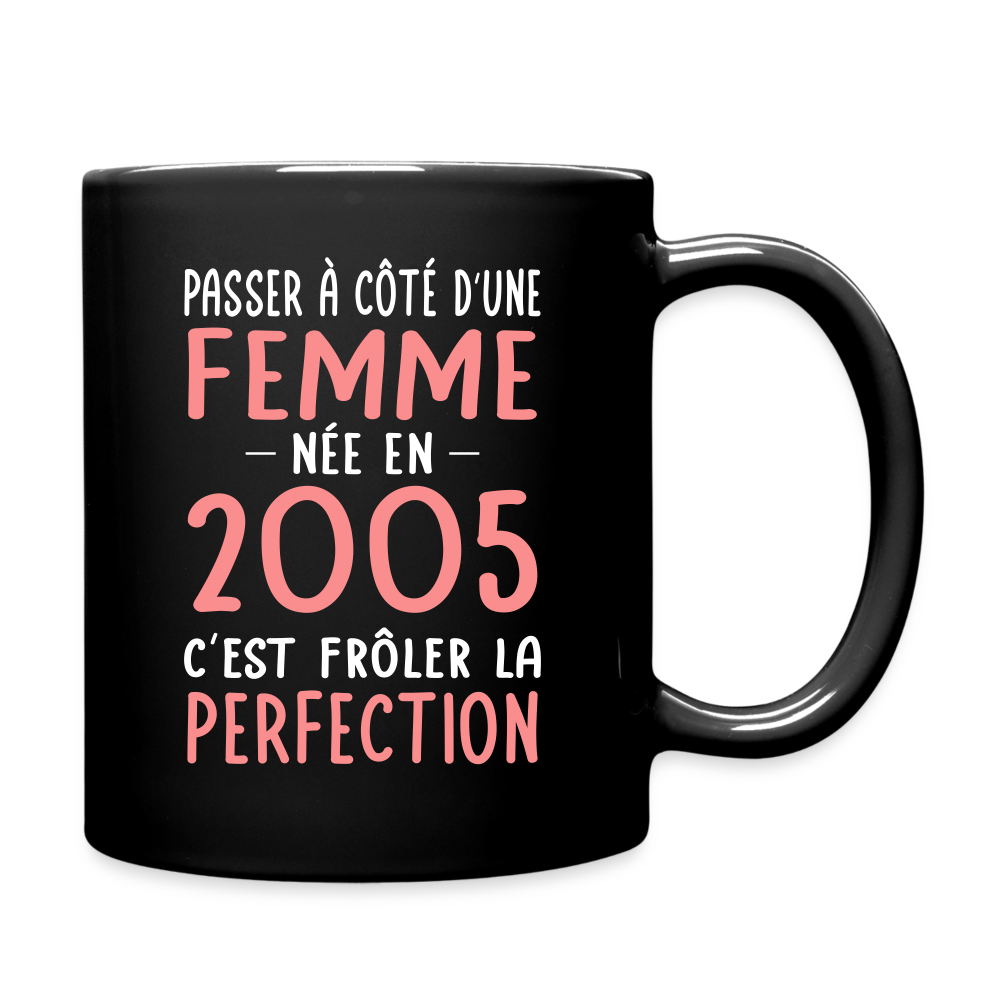 Mug uni - Anniversaire 20 Ans - Née en 2005 - Frôler la perfection - noir