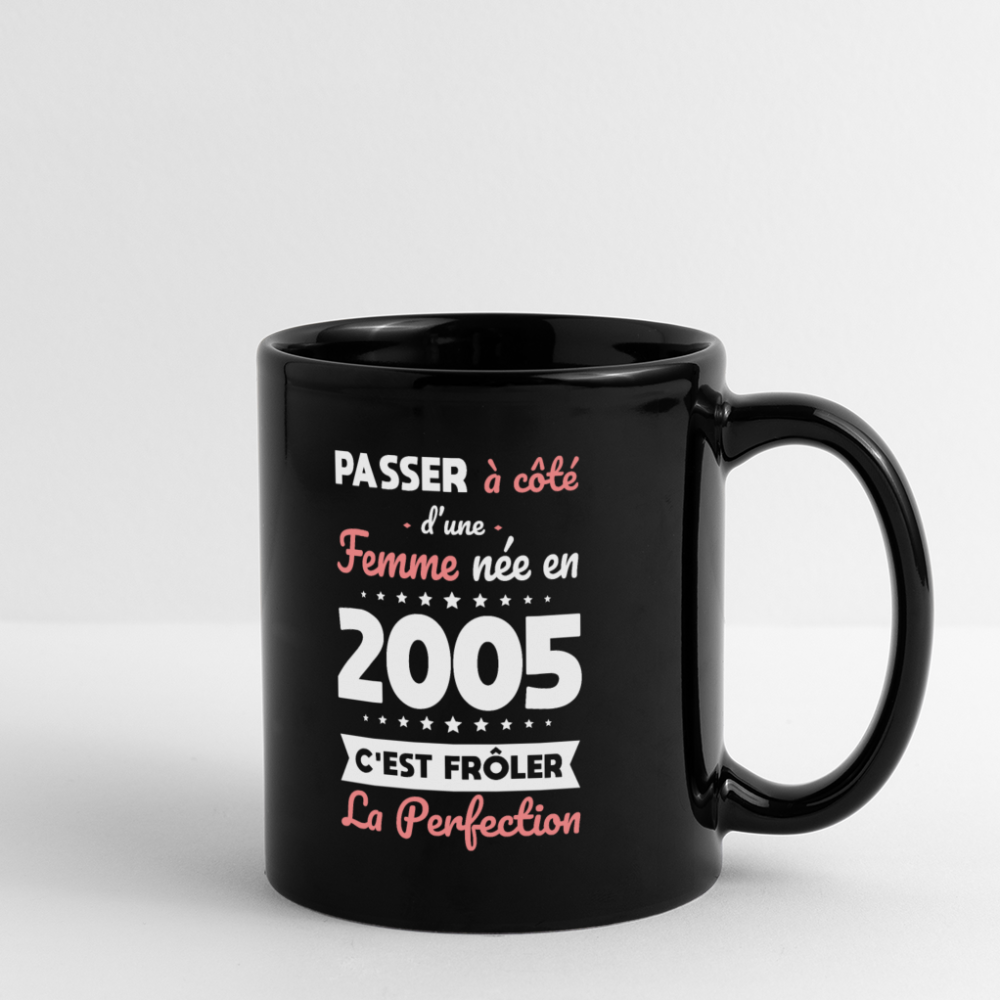 Mug uni - Anniversaire 20 Ans - Née en 2005 - Frôler la perfection - noir