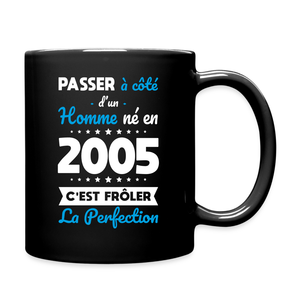 Mug uni - Anniversaire 20 Ans - Né en 2005 - Frôler la perfection - noir