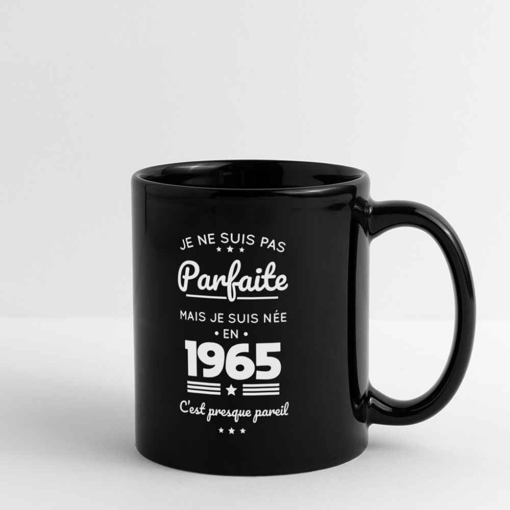 Mug uni - Anniversaire 60 Ans - Pas parfaite mais née en 1965 - noir