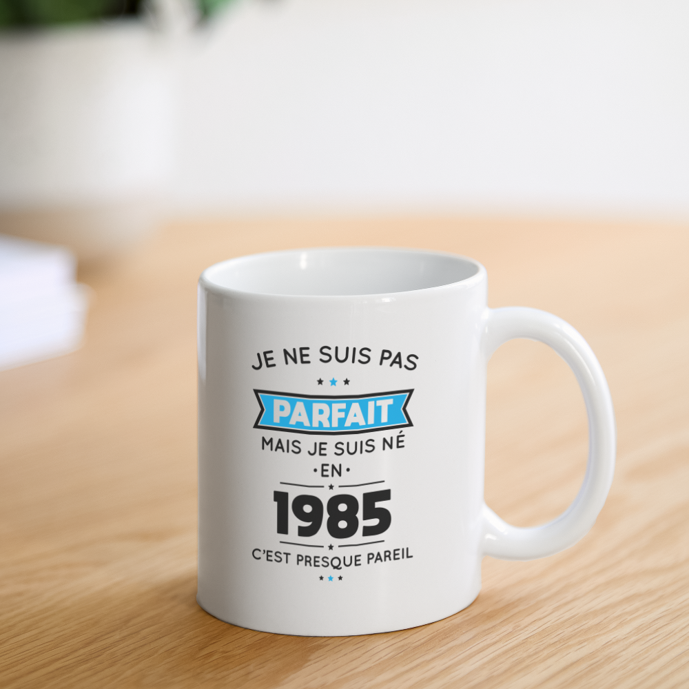 Mug blanc - Anniversaire 40 Ans - Pas parfait mais né en 1985 - blanc