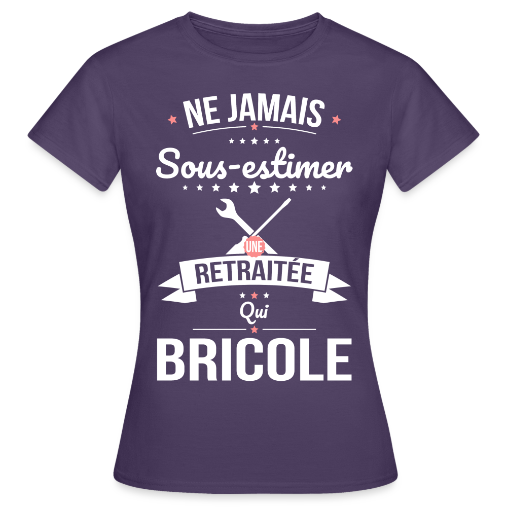 T-shirt Femme - Ne jamais sous-estimer une retraitée qui bricole - violet foncé