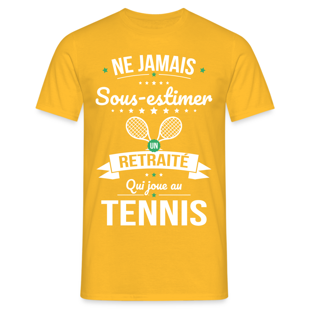 T-shirt Homme - Ne jamais sous-estimer un retraité qui joue au tennis - jaune