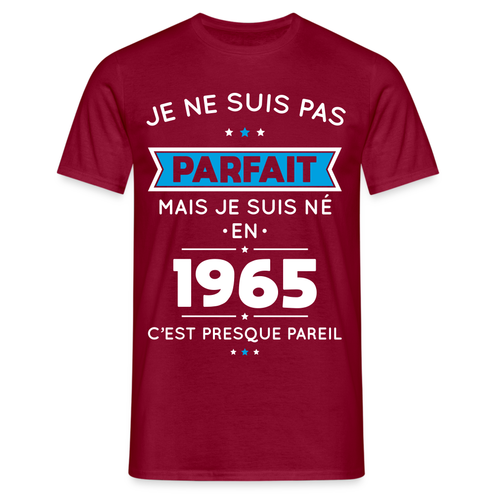 T-shirt Homme - Anniversaire 60 Ans - Pas parfait mais né en 1965 - rouge brique