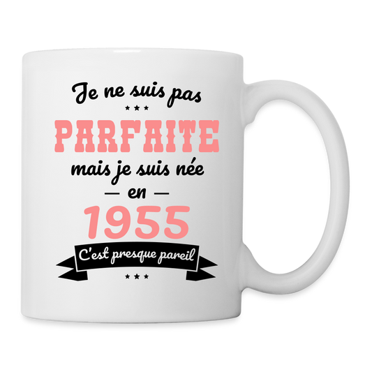 Mug blanc - Anniversaire 70 Ans - Pas parfaite mais née en 1955 - blanc