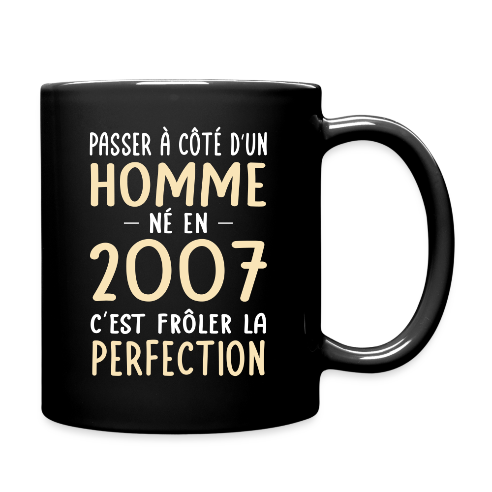 Mug uni - Anniversaire 18 Ans - Né en 2007 - Frôler la perfection - noir