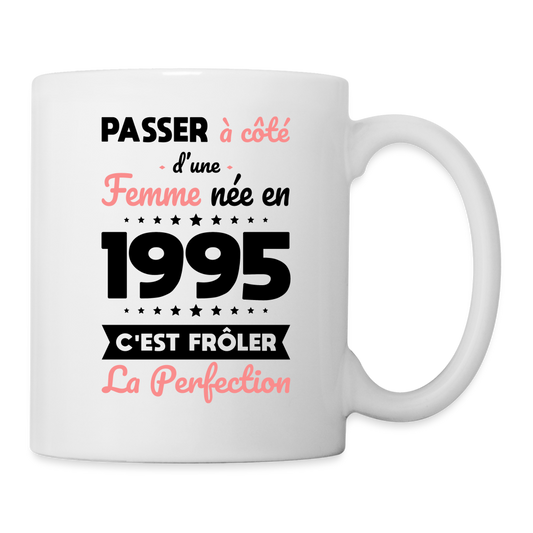 Mug blanc - Anniversaire 30 Ans - Née en 1995 - Frôler la perfection - blanc