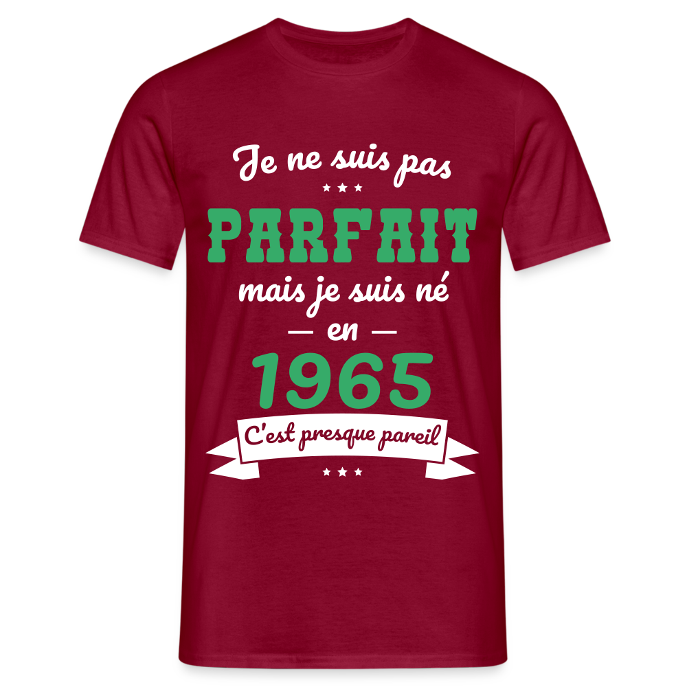 T-shirt Homme - Anniversaire 60 Ans - Pas parfait mais né en 1965 - rouge brique