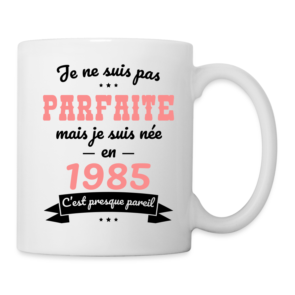 Mug blanc - Anniversaire 40 Ans - Pas parfaite mais née en 1985 - blanc