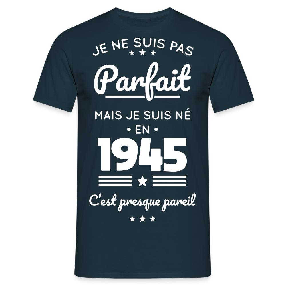 T-shirt Homme - Anniversaire 80 Ans - Pas parfait mais né en 1945 - marine