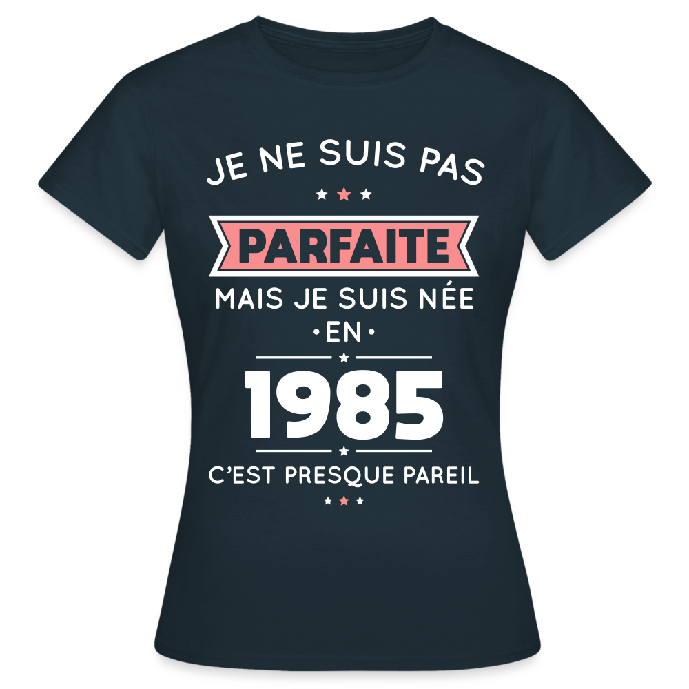 T-shirt Femme - Anniversaire 40 Ans - Pas parfaite mais née en 1985 - marine