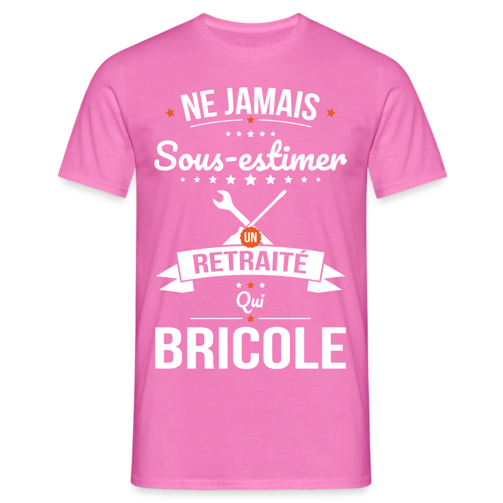 T-shirt Homme - Ne jamais sous-estimer un retraité qui bricole - rose