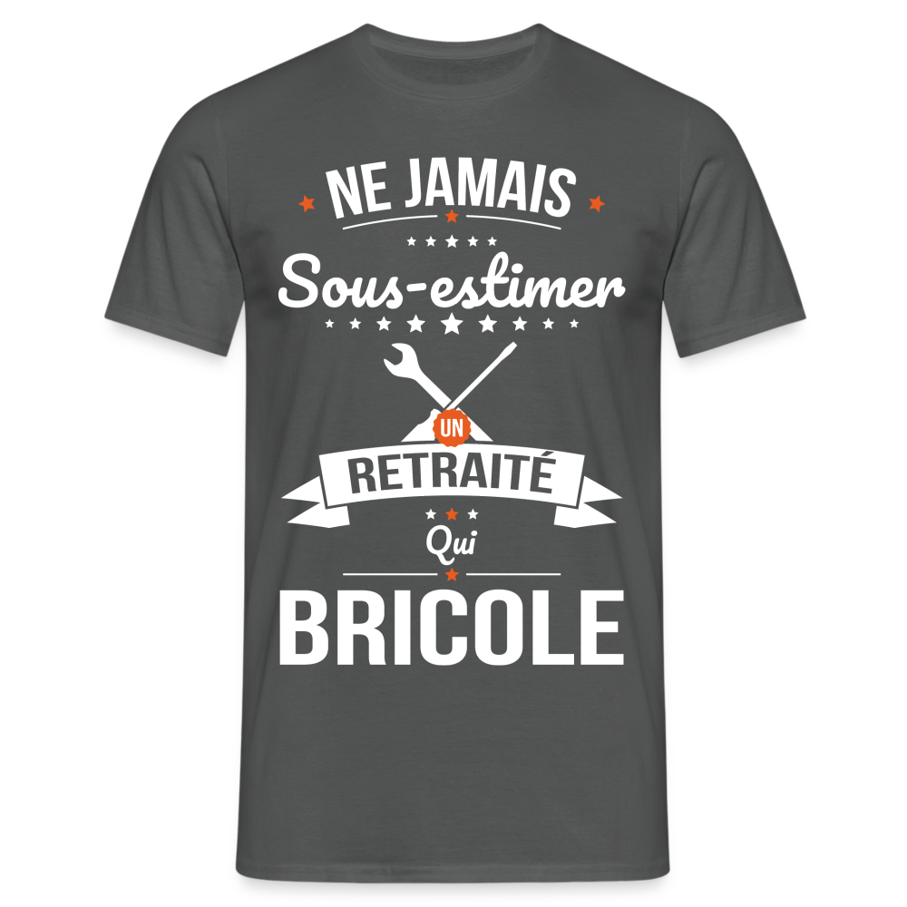 T-shirt Homme - Ne jamais sous-estimer un retraité qui bricole - charbon