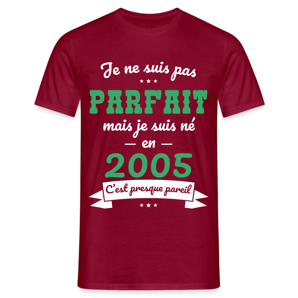 T-shirt Homme - Anniversaire 20 Ans - Pas parfait mais né en 2005 - rouge brique