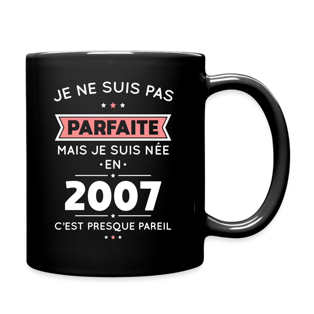 Mug uni - Anniversaire 18 Ans - Pas parfaite mais née en 2007 - noir