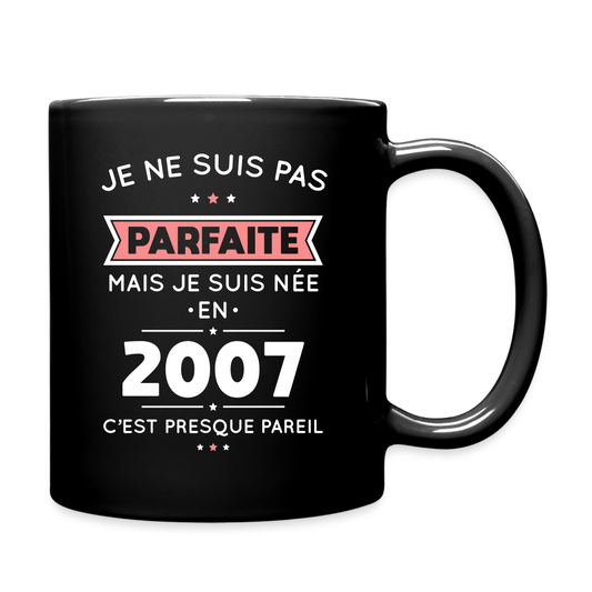 Mug uni - Anniversaire 18 Ans - Pas parfaite mais née en 2007 - noir