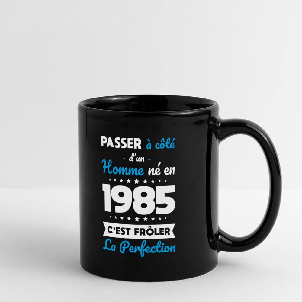 Mug uni - Anniversaire 40 Ans - Né en 1985 - Frôler la perfection - noir