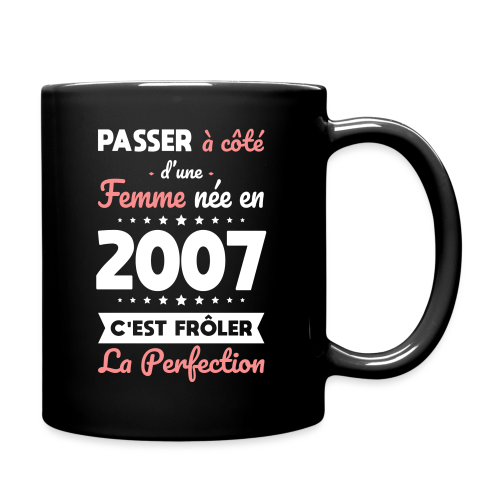 Mug uni - Anniversaire 18 Ans - Née en 2007 - Frôler la perfection - noir