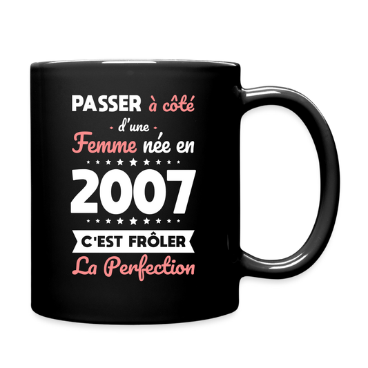 Mug uni - Anniversaire 18 Ans - Née en 2007 - Frôler la perfection - noir