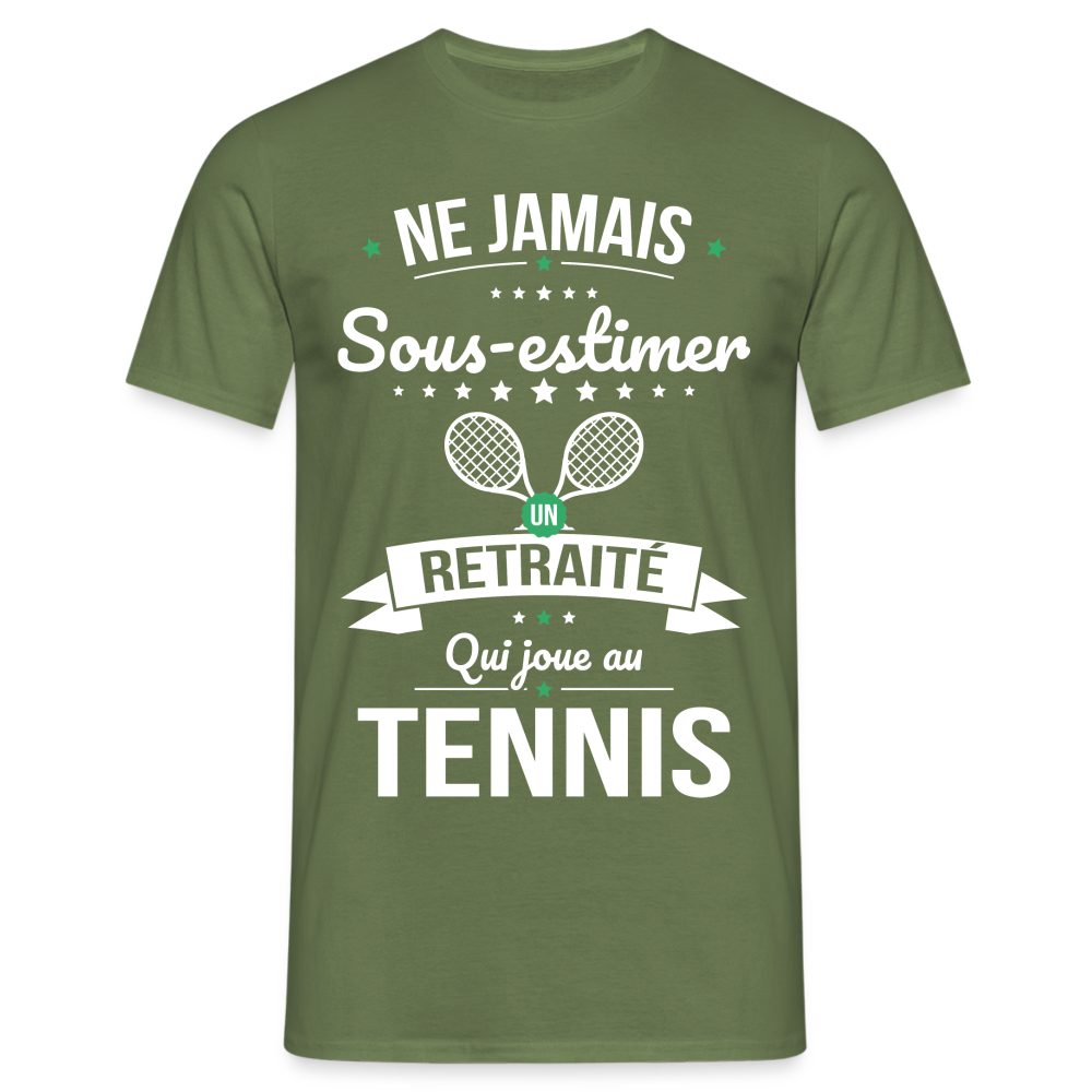 T-shirt Homme - Ne jamais sous-estimer un retraité qui joue au tennis - vert militaire