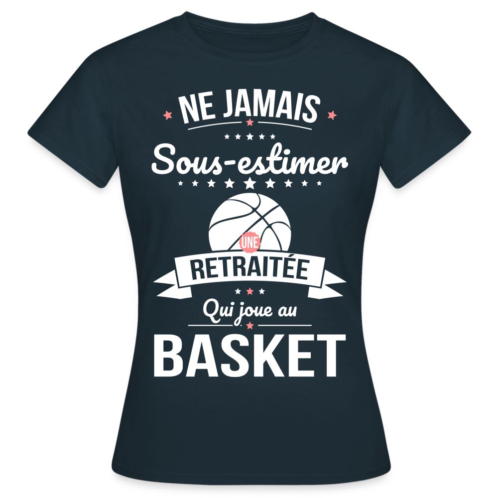 T-shirt Femme - Ne jamais sous-estimer une retraitée qui joue au basket - marine