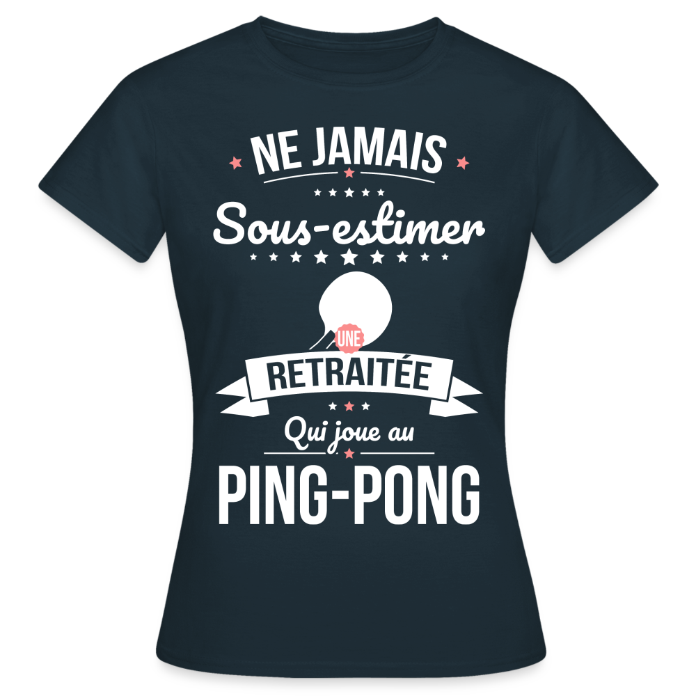 T-shirt Femme - Ne jamais sous-estimer une retraitée qui joue au ping-pong - marine