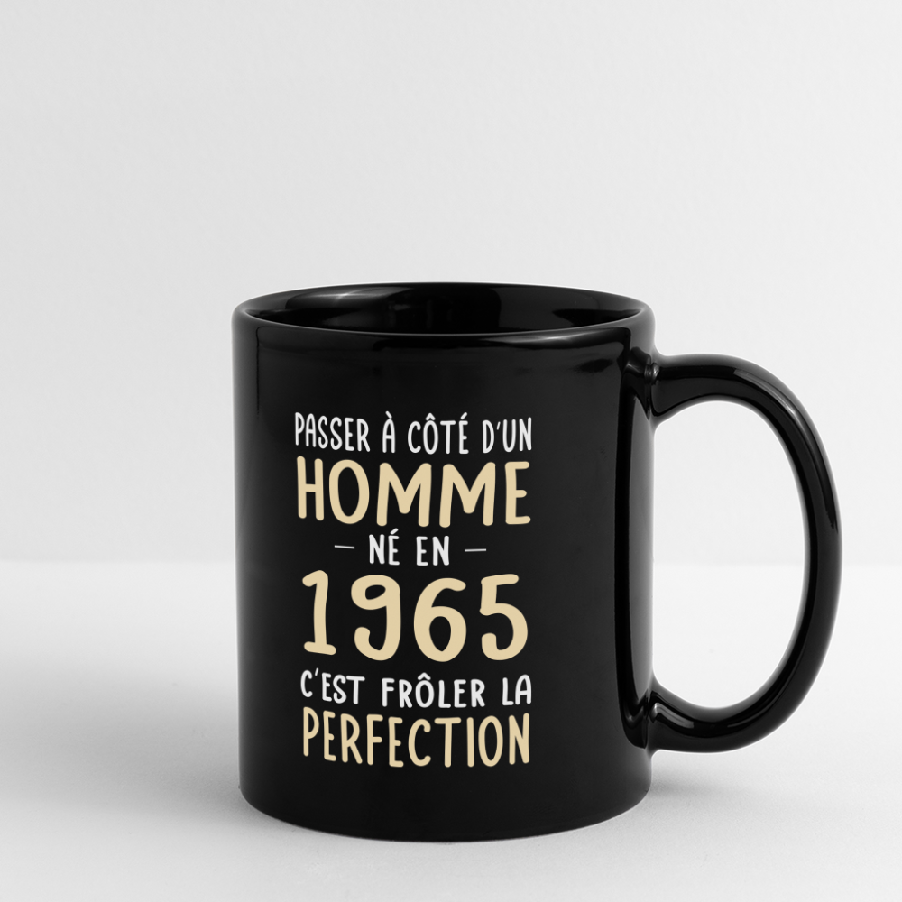 Mug uni - Anniversaire 60 Ans - Né en 1965 - Frôler la perfection - noir