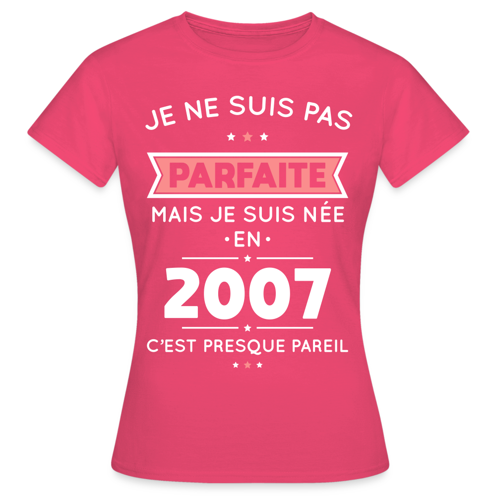 T-shirt Femme - Anniversaire 18 Ans - Pas parfaite mais née en 2007 - rose azalée