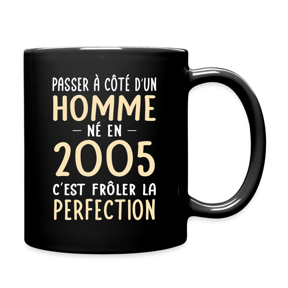 Mug uni - Anniversaire 20 Ans - Né en 2005 - Frôler la perfection - noir