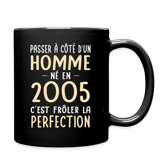 Mug uni - Anniversaire 20 Ans - Né en 2005 - Frôler la perfection - noir