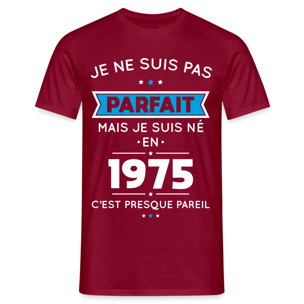 T-shirt Homme - Anniversaire 50 Ans - Pas parfait mais né en 1975 - rouge brique