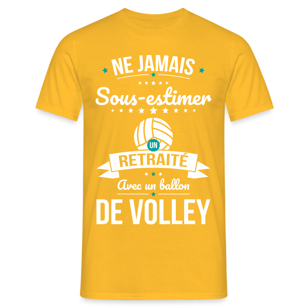 T-shirt Homme - Ne jamais sous-estimer un retraité avec un ballon de volley - jaune