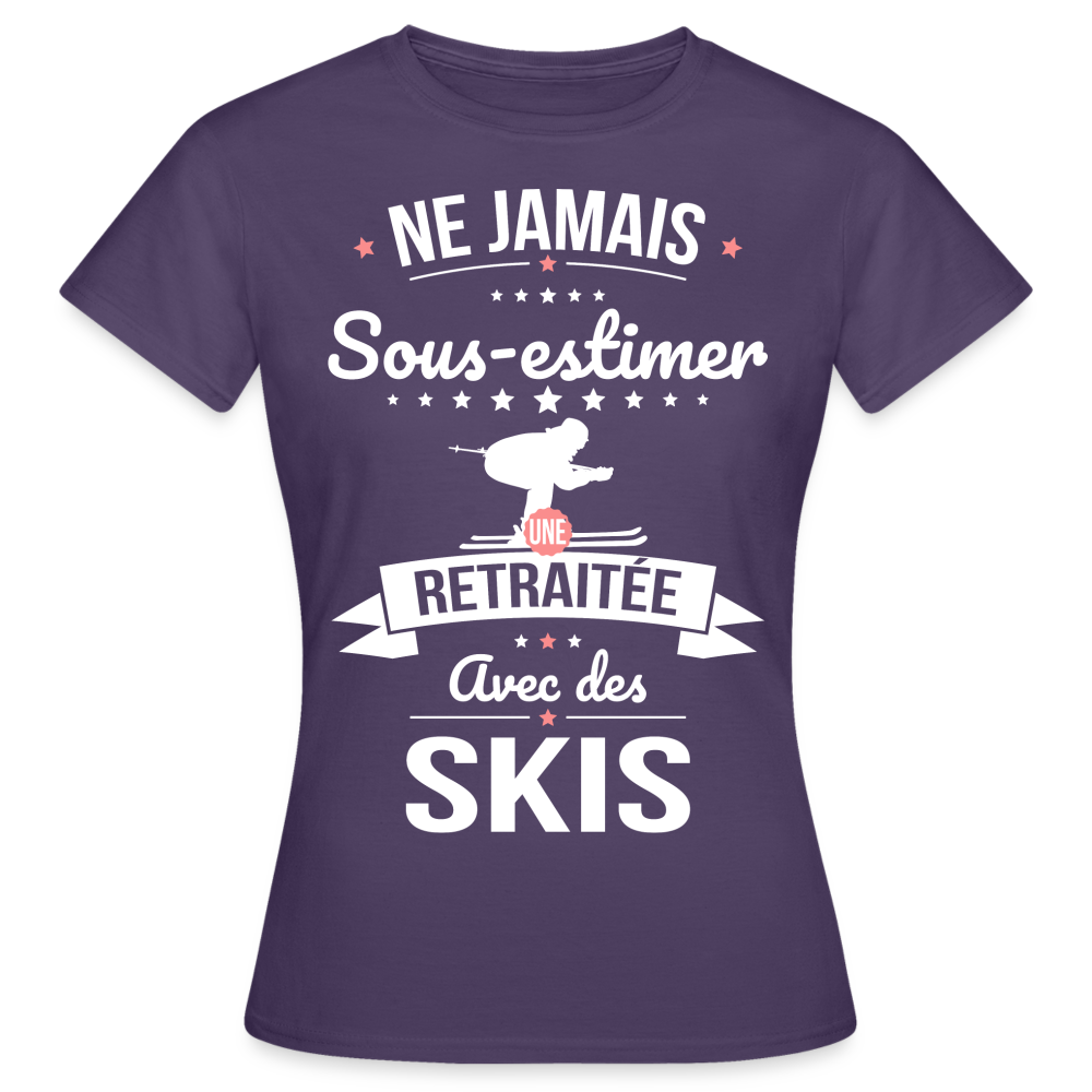 T-shirt Femme - Ne jamais sous-estimer une retraitée avec des skis - violet foncé