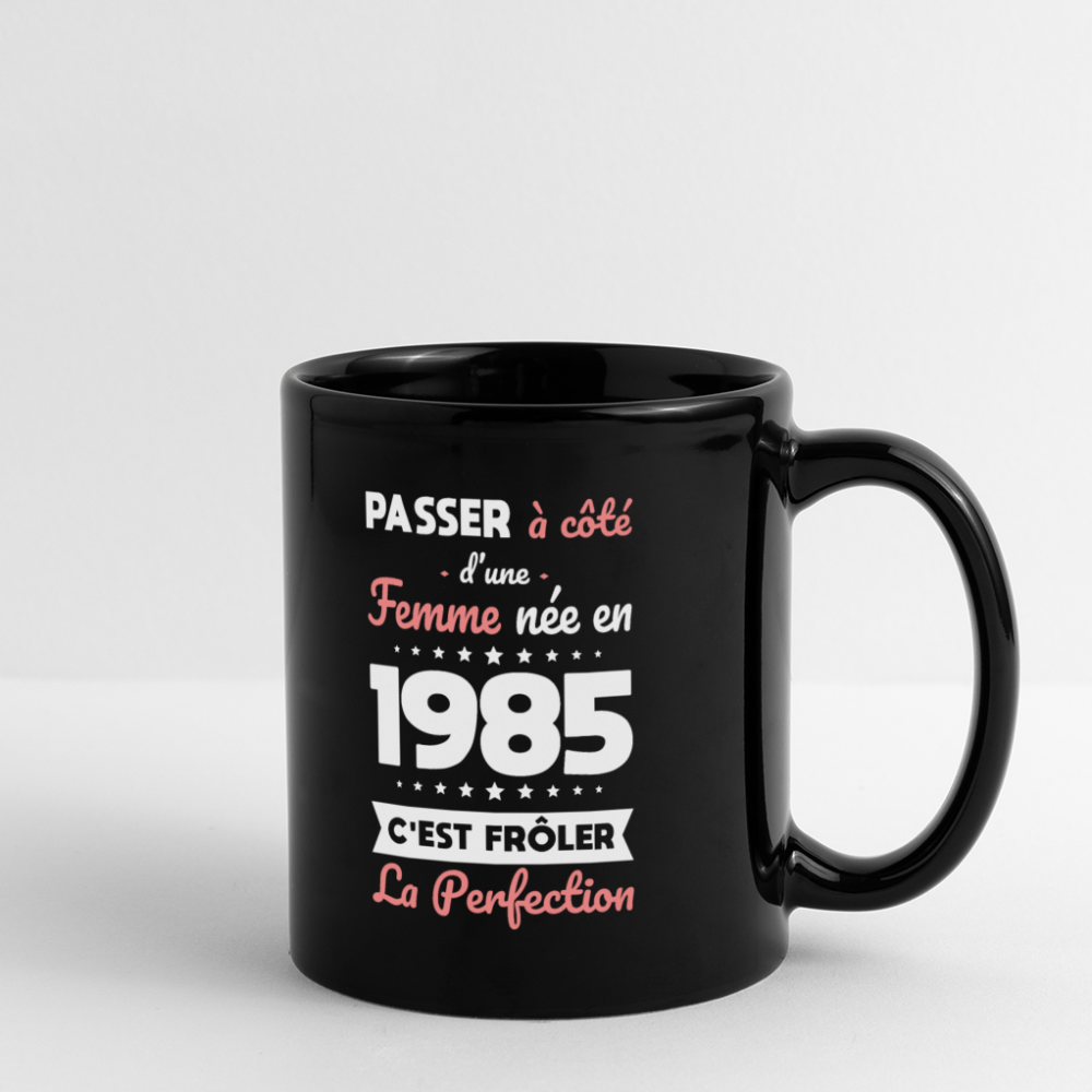 Mug uni - Anniversaire 40 Ans - Née en 1985 - Frôler la perfection - noir