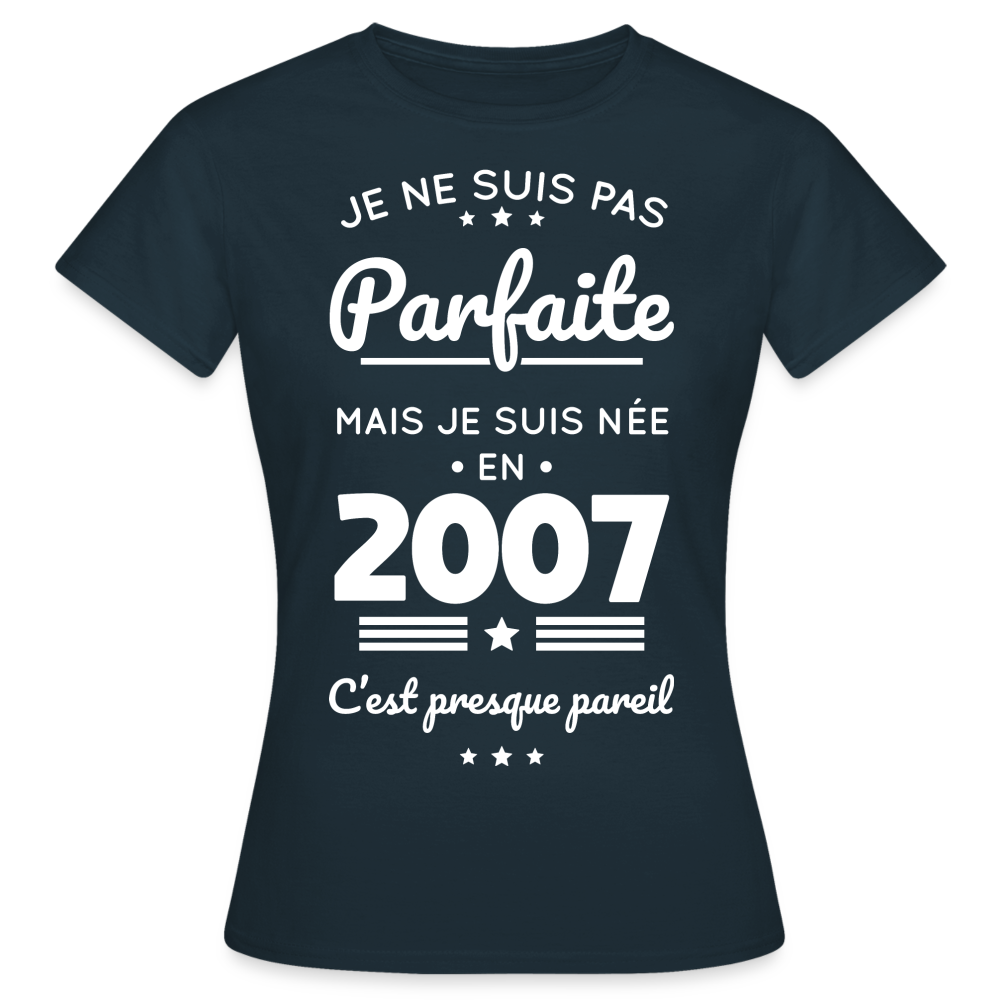 T-shirt Femme - Anniversaire 18 Ans - Pas parfaite mais née en 2007 - marine