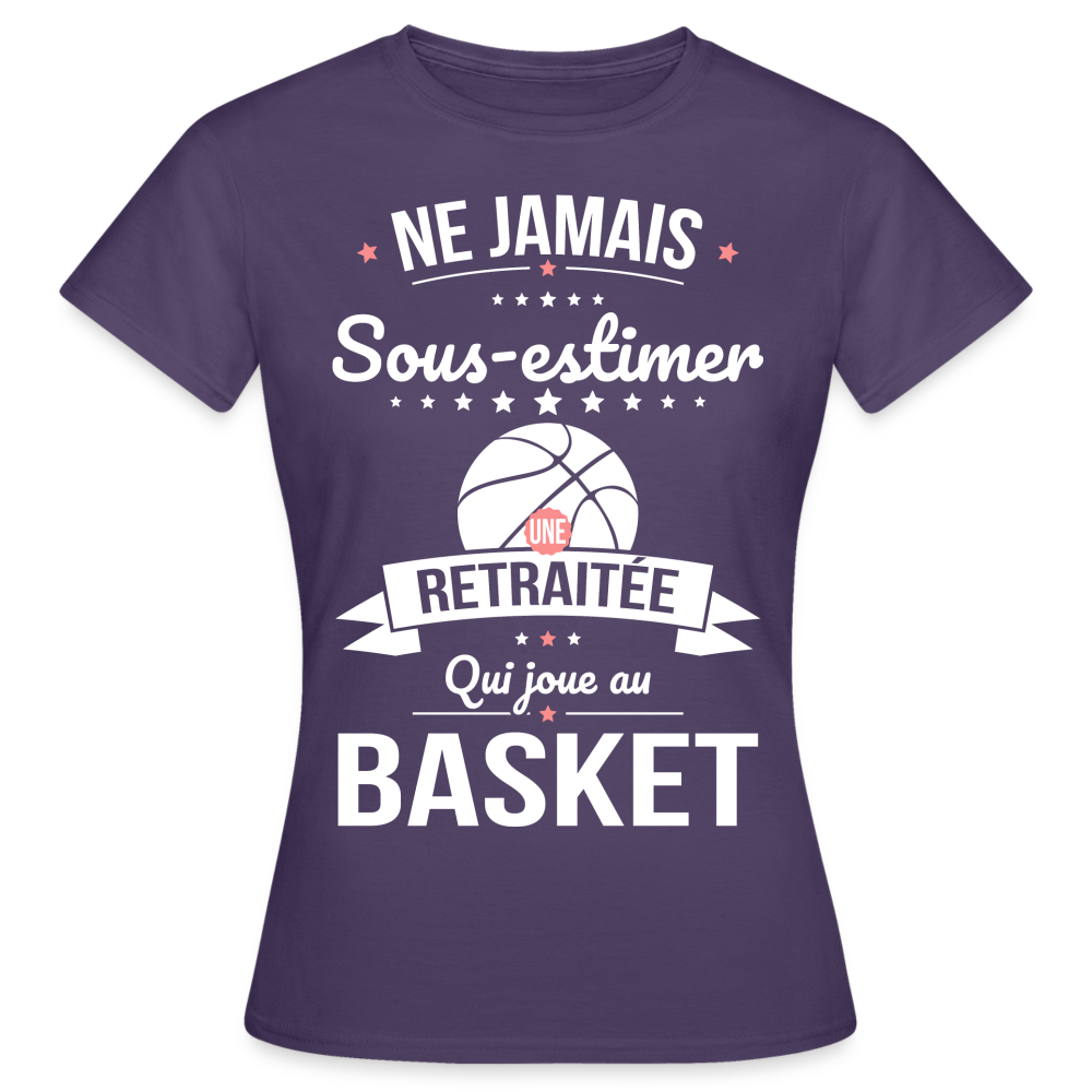 T-shirt Femme - Ne jamais sous-estimer une retraitée qui joue au basket - violet foncé