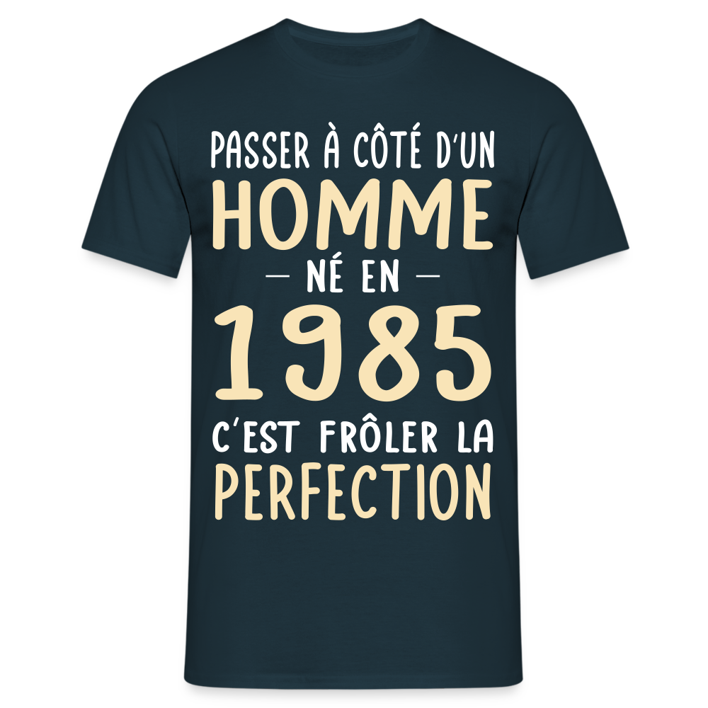 T-shirt Homme - Anniversaire 40 Ans - Né en 1985 - Frôler la perfection - marine