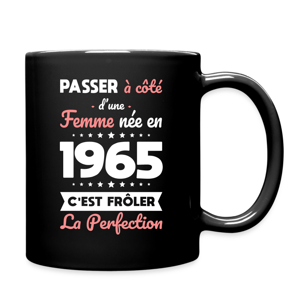 Mug uni - Anniversaire 60 Ans - Née en 1965 - Frôler la perfection - noir