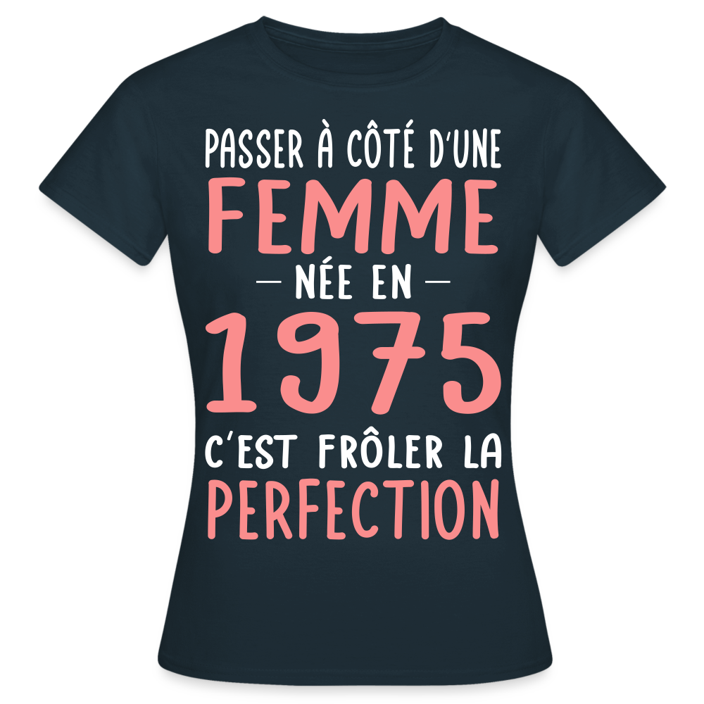 T-shirt Femme - Anniversaire 50 Ans - Née en 1975 - Frôler la perfection - marine