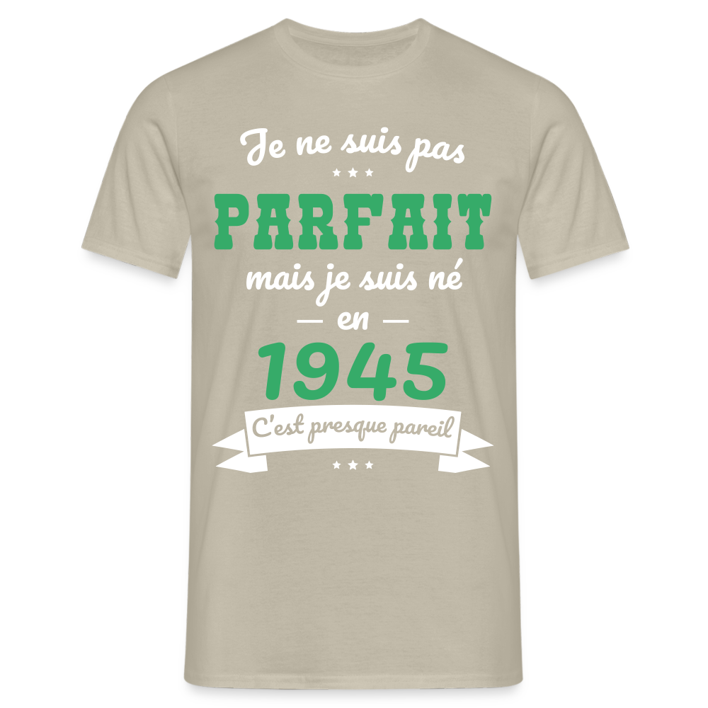 T-shirt Homme - Anniversaire 80 Ans - Pas parfait mais né en 1945 - beige sable