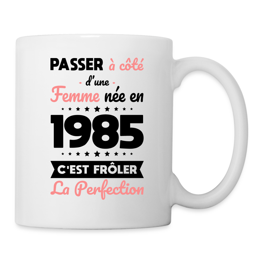 Mug blanc - Anniversaire 40 Ans - Née en 1985 - Frôler la perfection - blanc