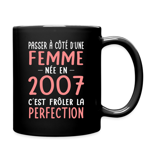 Mug uni - Anniversaire 18 Ans - Née en 2007 - Frôler la perfection - noir