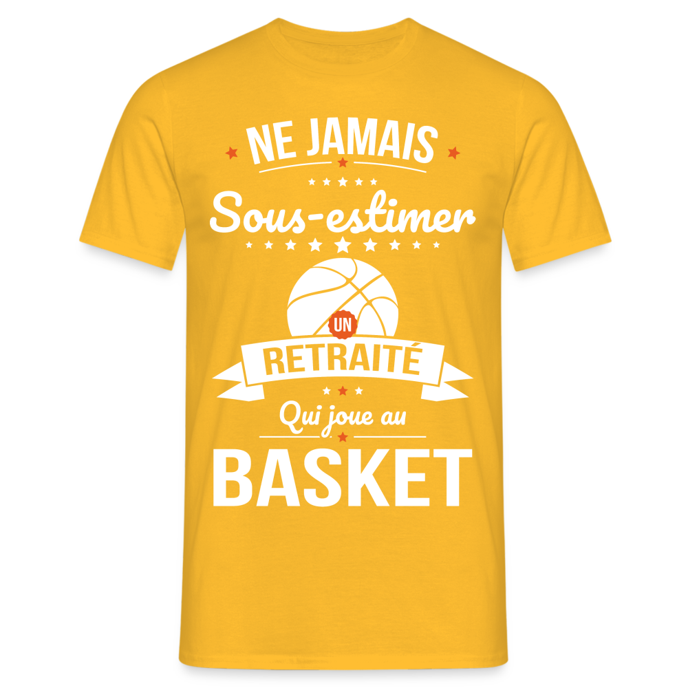 T-shirt Homme - Ne jamais sous-estimer un retraité qui joue au basket - jaune